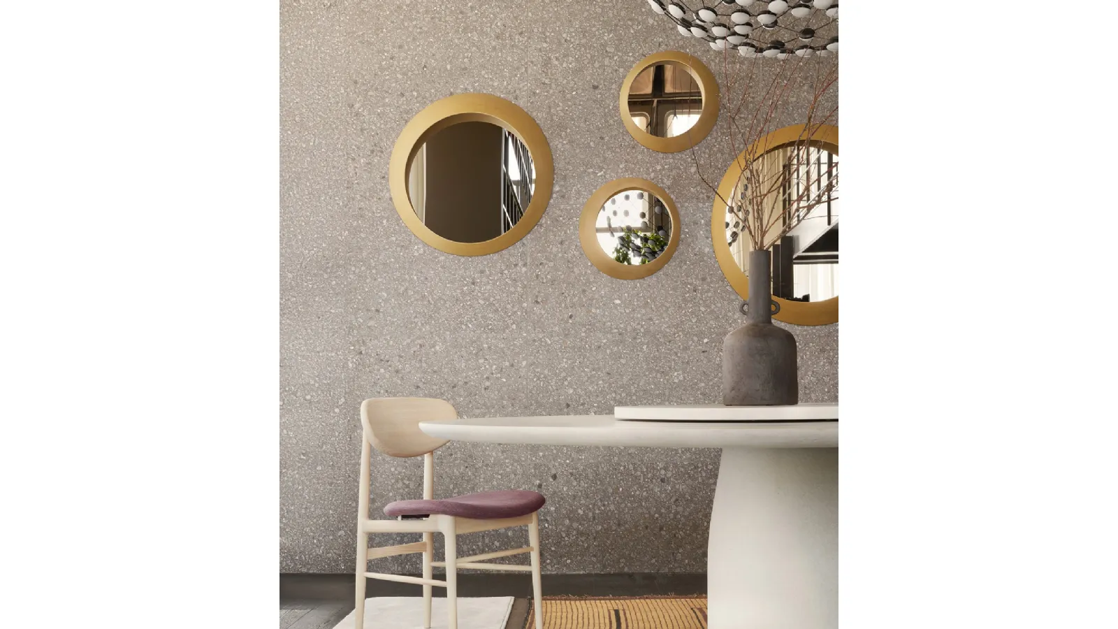 Specchio rotondo con grande cornice in legno verniciato bronzo Oculus di Lema