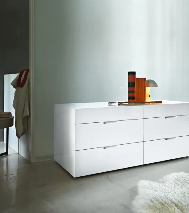 Comò a sei cassetti Flin di Lema
