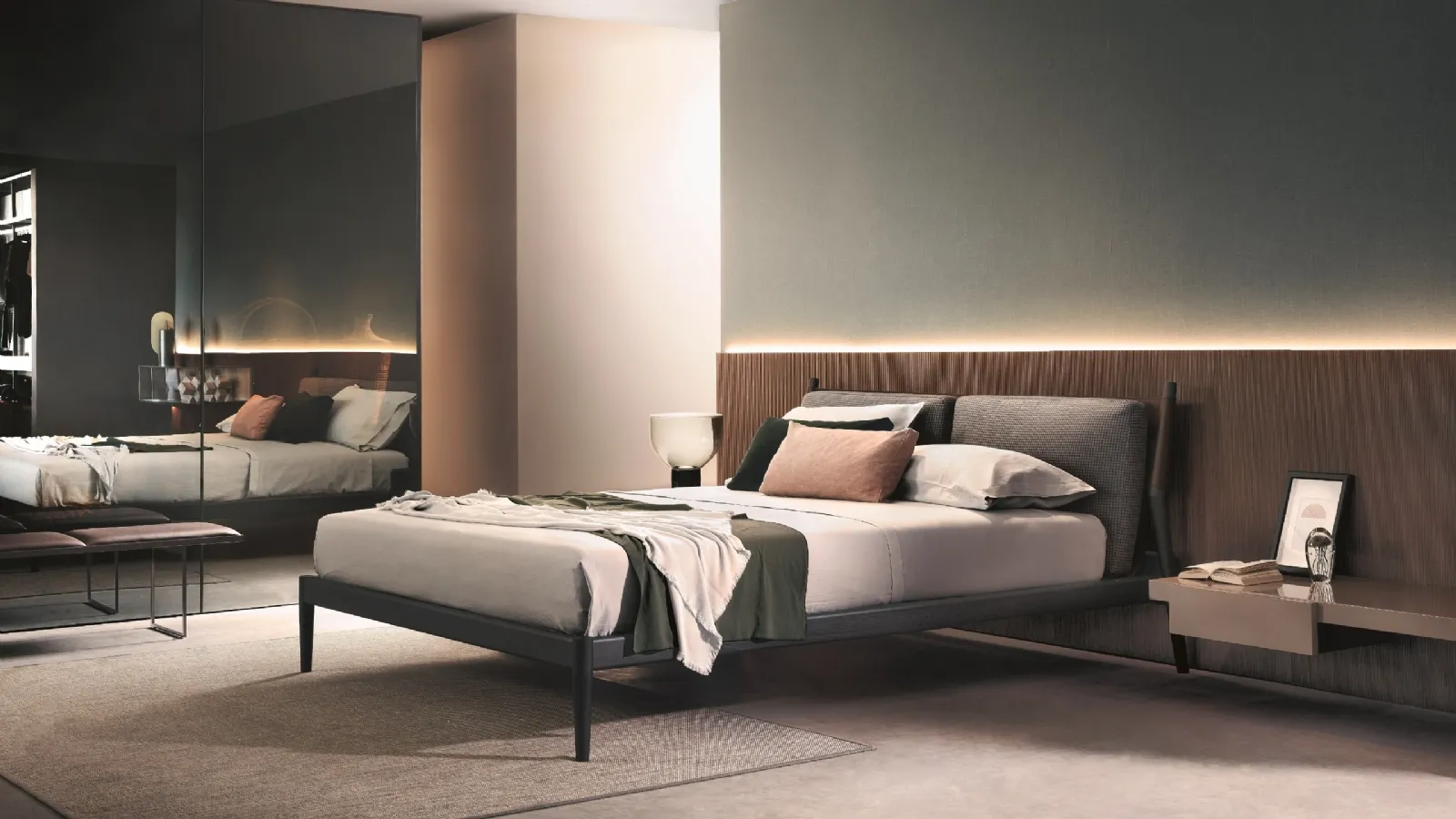 Letto in cuoio e legno Maddox di Lema