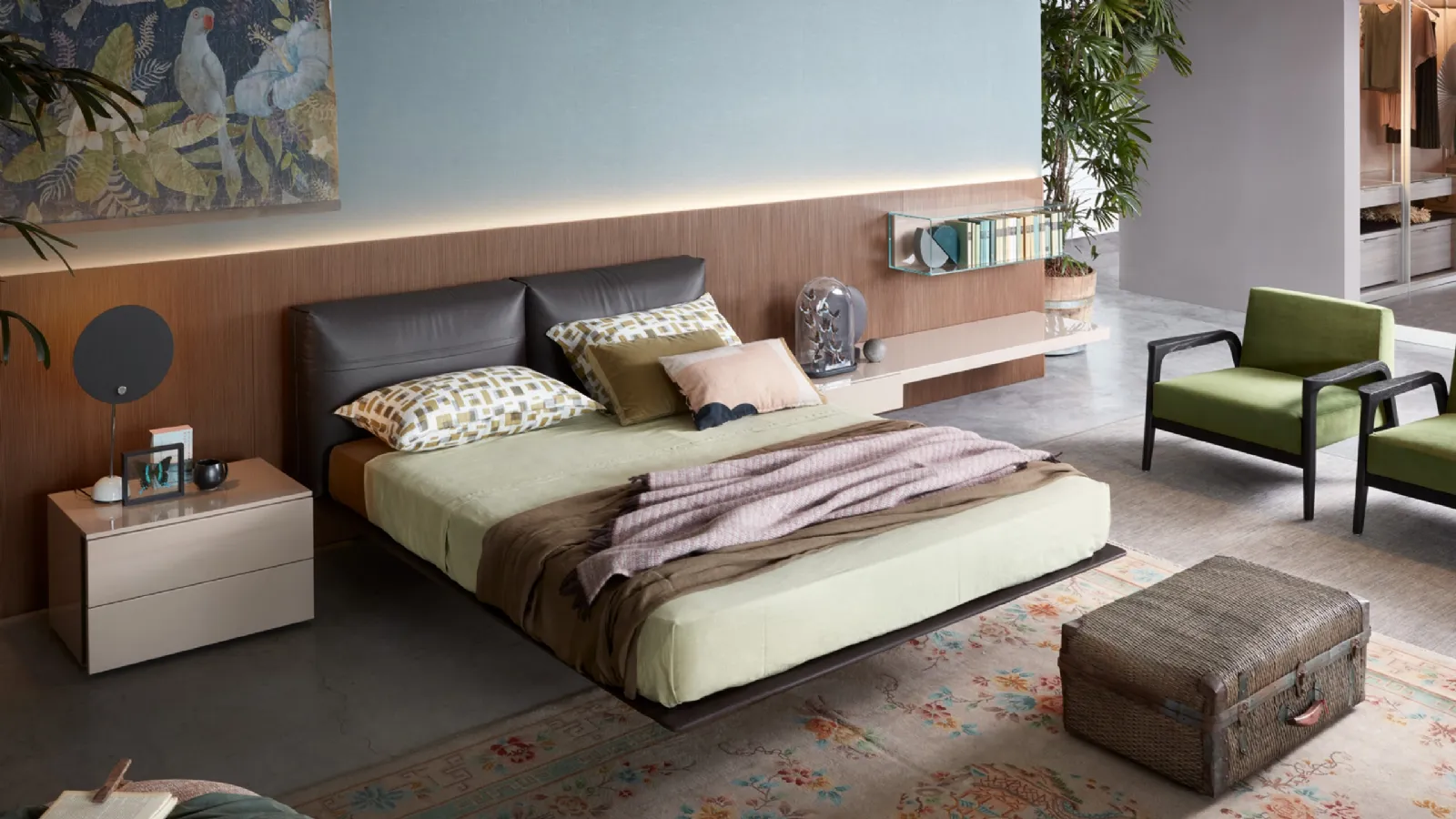 Letto matrimoniale in pelle con testiera Mynight di Lema