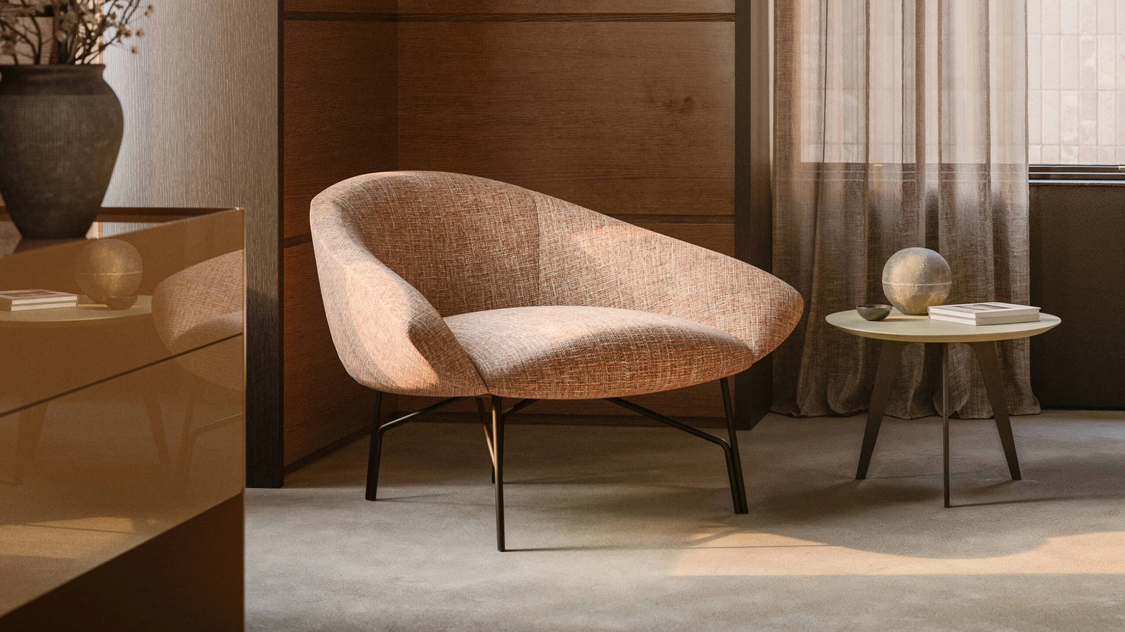 Poltrona di design dallo stile retrò in tessuto con struttura in metallo Lennox di Lema