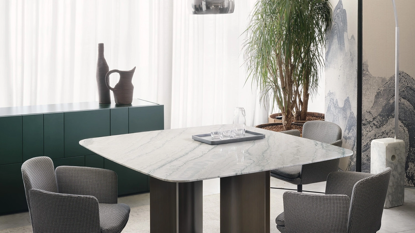 Sedia in tessuto imbottito e struttura in legno Tabby di Lema