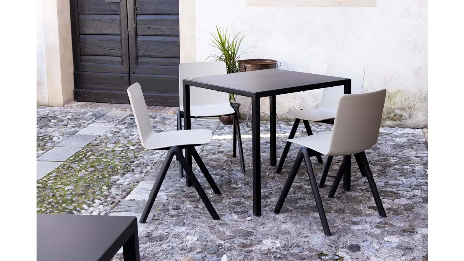 Tavolo impilabile Fold di Midj