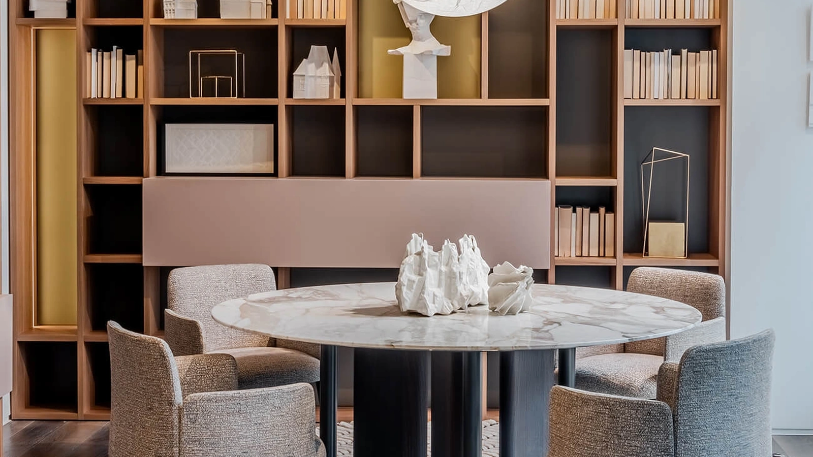 Tavolo In Between con top in marmo di Lema
