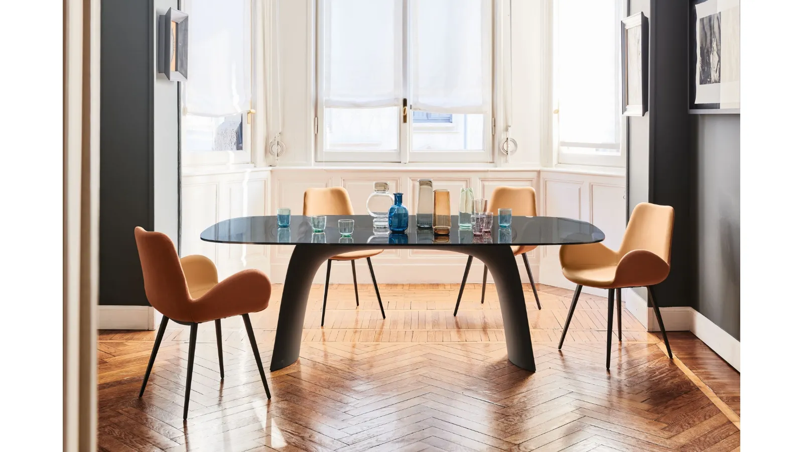 Tavolo di design con top in vetro e base in plastica Baydur di Midj