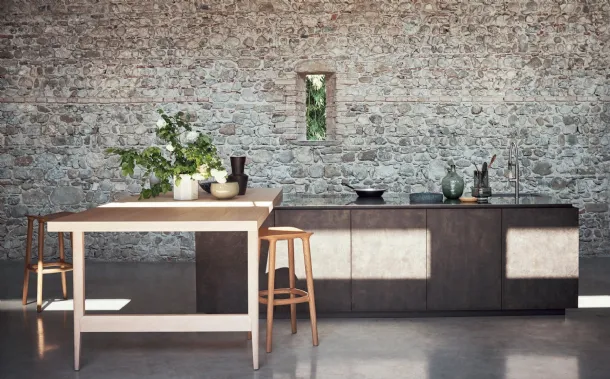 Cucina Design a isola Maxima 2|2 Welcome Lightness in melaminico Ossido Ghisa e acciaio inox con penisola in rovere nordico di Cesar