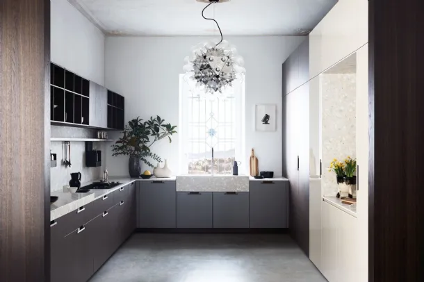 Cucina Design ad angolo Maxima 2|2 Rational Levity con ante in melaminico Lutezio e pensili in rovere termocotto di Cesar