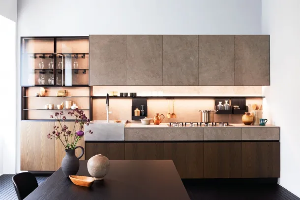 Cucina Design lineare Maxima 2|2  Refined Intimacy in Olmo Toscano e MDI Inalco Moka con Lavello Block in acciaio Vintage di Cesar