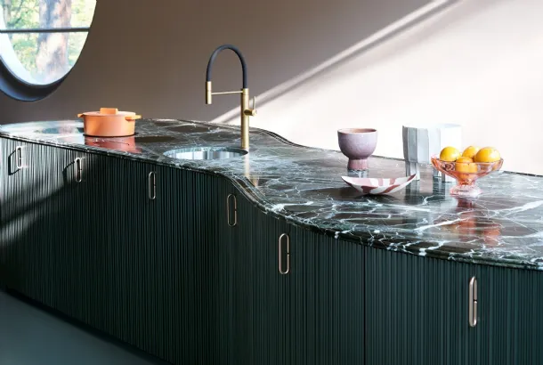 Cucina Design a isola Tangram Geometric smoothness di Cesar