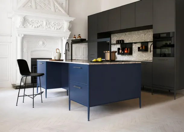 Cucina Design con isola Unit Noble Hues in laccato effetto metallico di Cesar