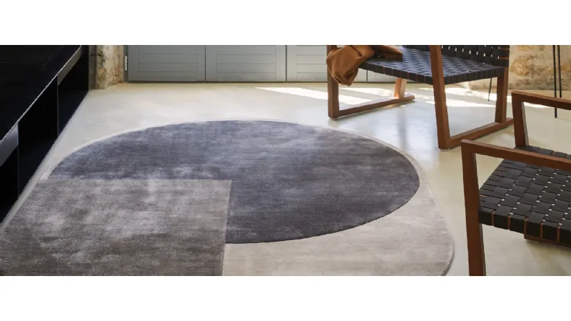 Tappeto dalla forma ovale in viscosa Oval di Kuatro
