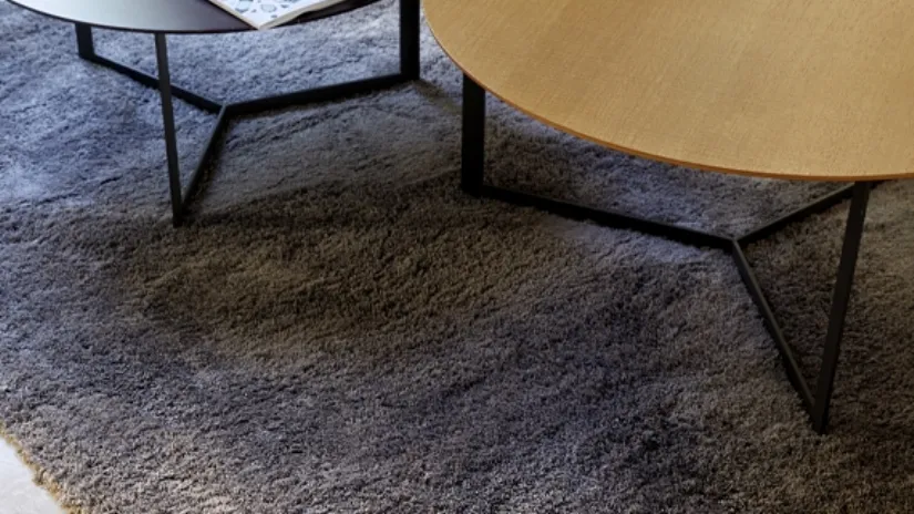 Tappeto Velvet Grey in poliestere di Kuatro