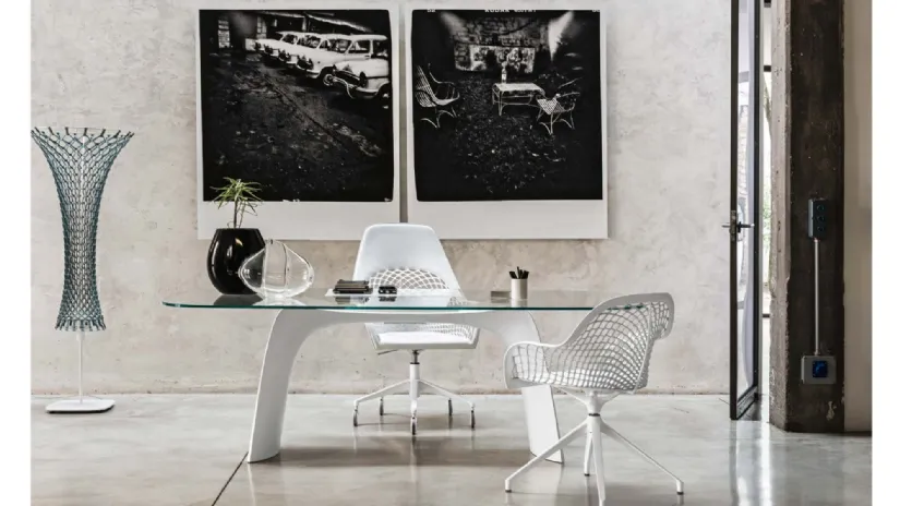 Lampada in metallo con rete in cuoio Guapa Floor Lamp di Midj