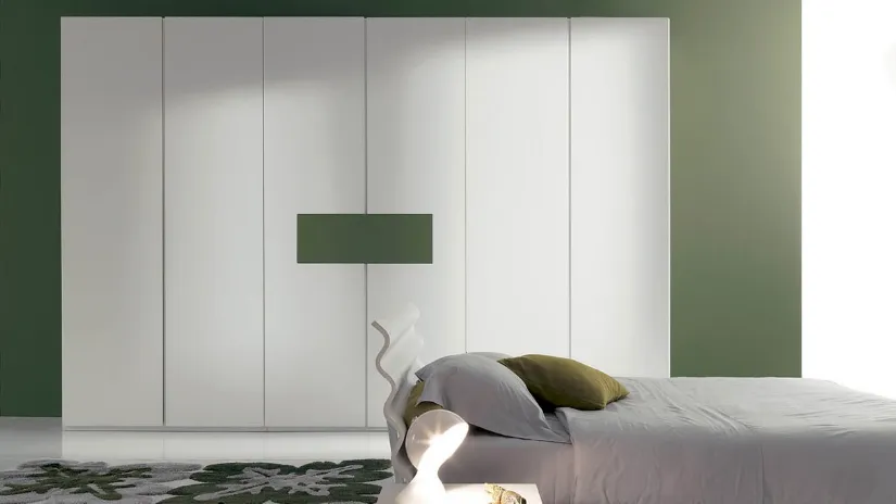 Armadio di design con ante battenti con porta tv estraibile in laccato bianco e verde Dream di Fimar