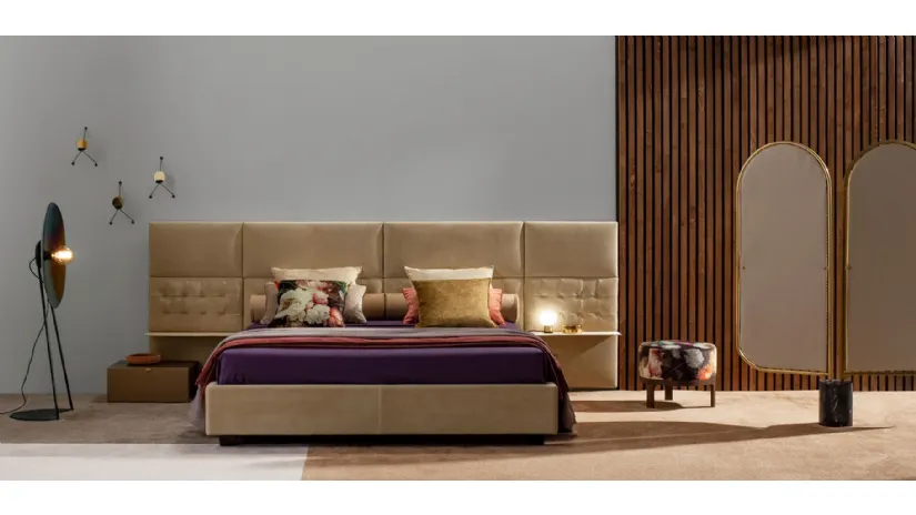Letto matrimoniale in tessuto imbottito Boiserie Marlene di Twils