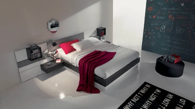Letto in legno e laccato con testiera a boiserie modulare e contenitore Plan di Fimar