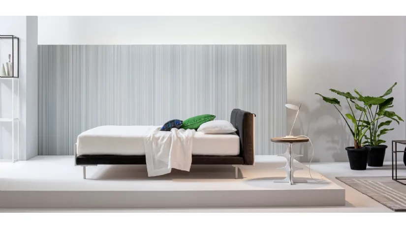 Letto in tessuto con testiera Camaleo di Twils