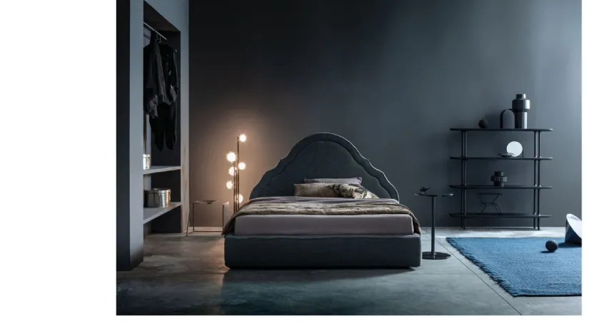 Letto in tessuto con testiera sagomata Celine di Twils