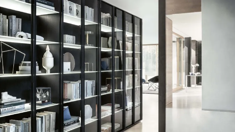Libreria Selecta Divisoria in legno con ante in vetro di Lema