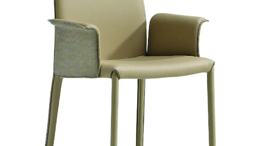 Sedia con braccioli completamente rivestita in pelle Nuvola PB R_TS di Midj