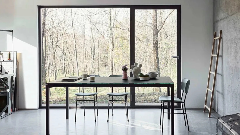 Tavolo Allungabile con piano in ceramica e struttura in metallo More di Midj