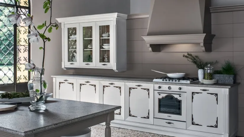 Cucina Classica con isola in laccato opaco seta bianco e seta creta Etoile Splendour di Cesar