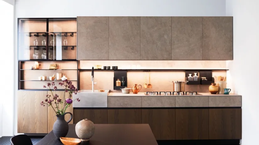Cucina Design lineare Maxima 2|2  Refined Intimacy in Olmo Toscano e MDI Inalco Moka con Lavello Block in acciaio Vintage di Cesar