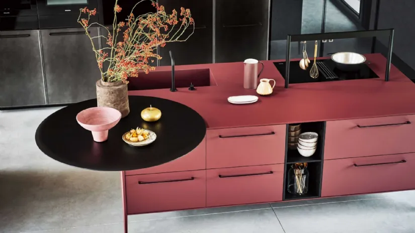 Cucina Design lineare Unit Vernacular Gentility in laminato Fenix rosso jaipur con piano snack in rovere corvino di Cesar